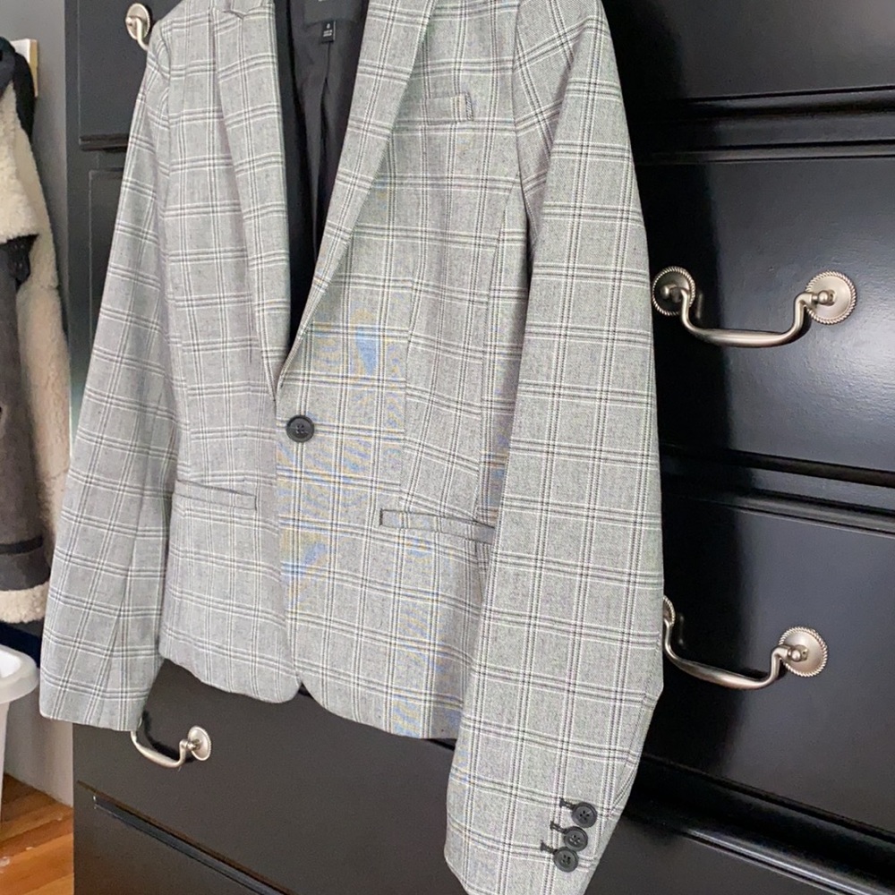 Blazer - Picture 4 of 5